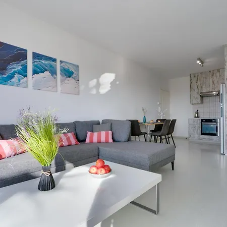 Elisabeth Salt Views 200m From Makenzy *