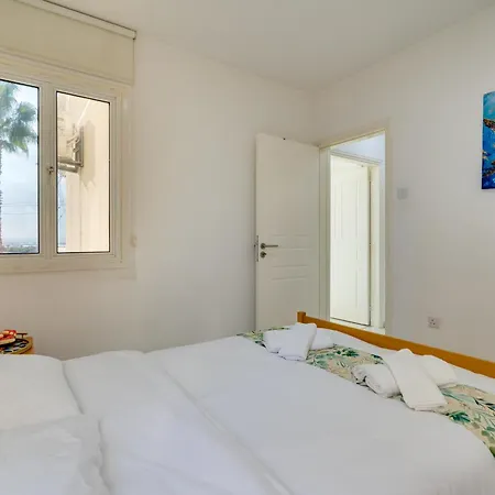 Elisabeth Salt Views 200m From Makenzy *